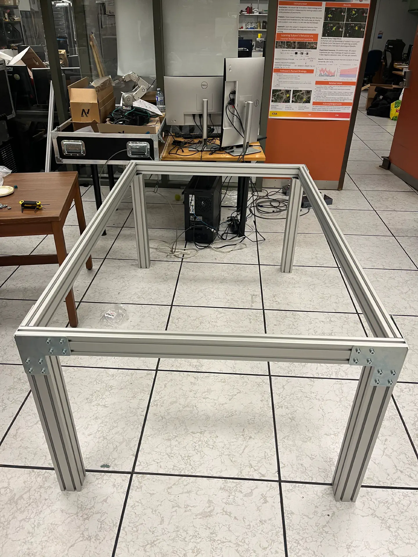 Aluminum extrusion frame for robot table